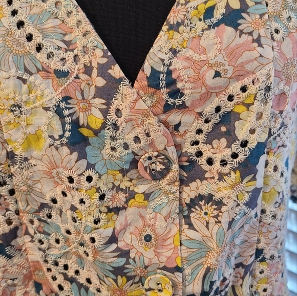 Solitaire Floral Blouse - Multicolor - Picture 2 of 10